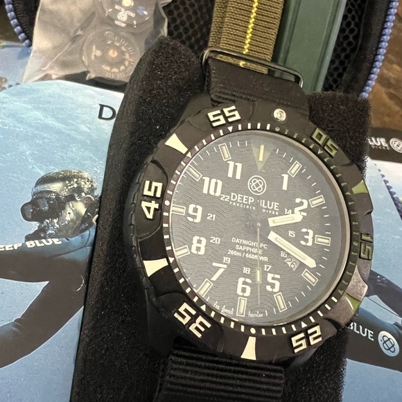 DEEP BLUE Day/Night PC Date Diver Luxury Sport Dive Watch - Picture 4 of 7